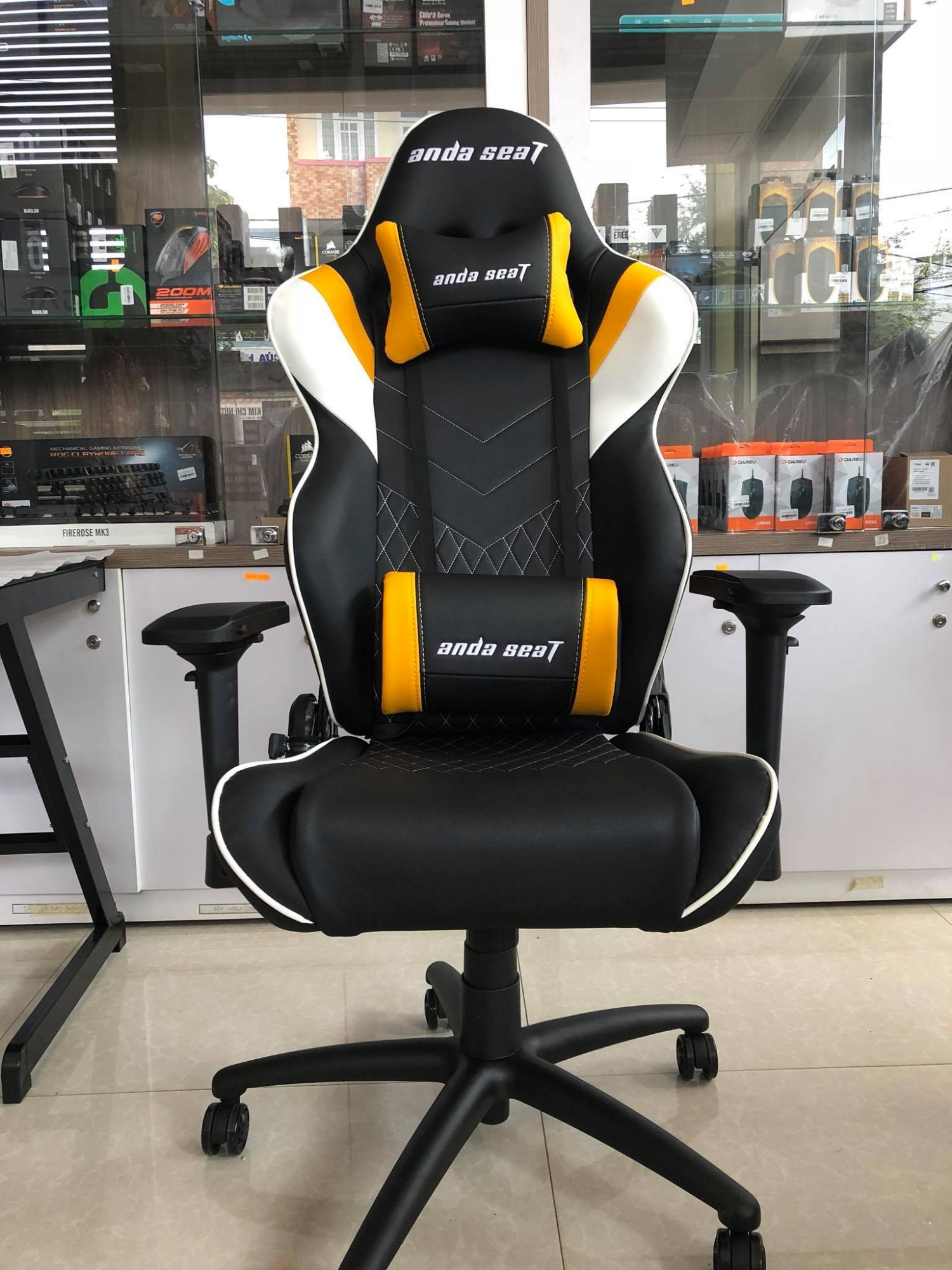 Anda Seat Assassin Black/Yellow V2 - Full PU Leather 4D Armrest Gaming